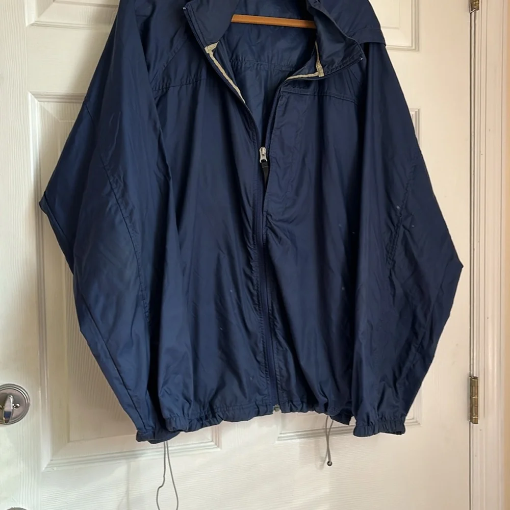 LL BEAN Men’s size XXL Nylon navy blue zip up windbreaker with Roll up hood